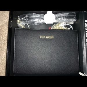 Steve Madden black crossbody purse